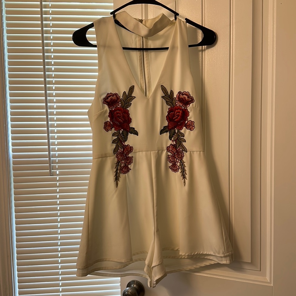White romper with floral embroidery size S